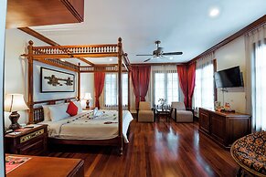 The Suite By Royal Crown Hotel