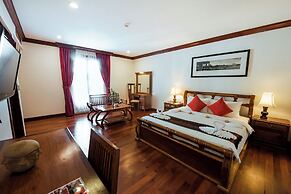 The Suite By Royal Crown Hotel