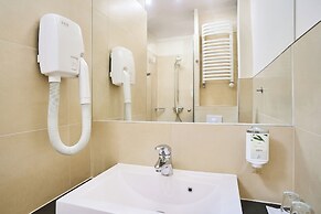 DeSilva Inn Katowice Airport