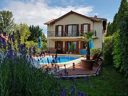 Hullám Villa