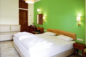 Aris Hotel