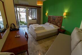 Aris Hotel