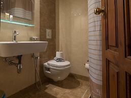 Aris Hotel