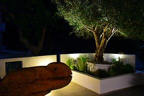 Aris Hotel