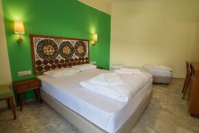 Aris Hotel