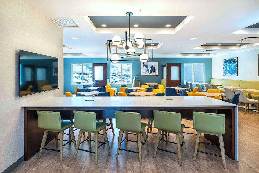 Comfort Suites Kelowna