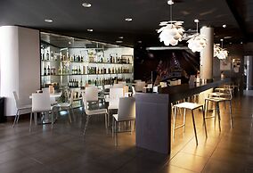 Hotel Tach Madrid Airport