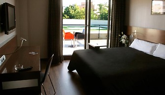Hotel Tach Madrid Airport