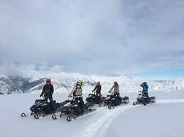 Glacier House Resort