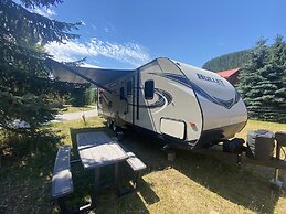 Glacier House Resort