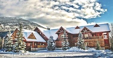 Glacier House Resort