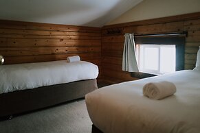 Glacier House Resort