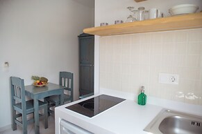 Ikaros Studios & Apartments