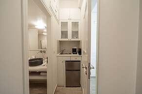 Aqua Luxury Suites