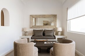 Aqua Luxury Suites