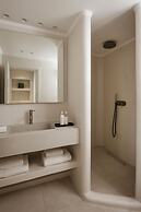 Aqua Luxury Suites