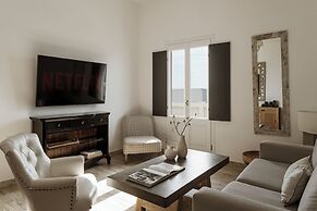 Aqua Luxury Suites
