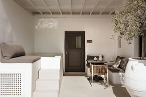 Aqua Luxury Suites