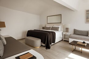 Aqua Luxury Suites
