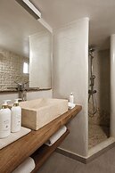 Aqua Luxury Suites