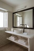 Aqua Luxury Suites