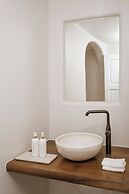 Aqua Luxury Suites