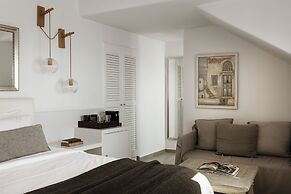Aqua Luxury Suites