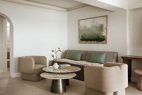Aqua Luxury Suites