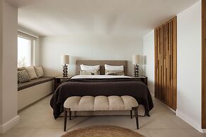 Aqua Luxury Suites