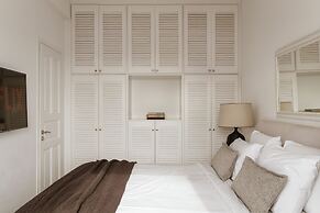 Aqua Luxury Suites