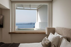 Aqua Luxury Suites