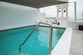 Aqua Luxury Suites