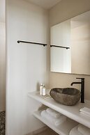 Aqua Luxury Suites