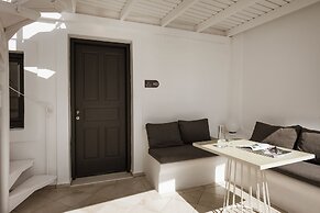 Aqua Luxury Suites