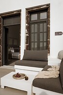 Aqua Luxury Suites
