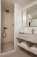 Aqua Luxury Suites