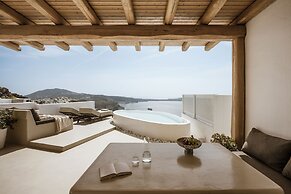 Aqua Luxury Suites
