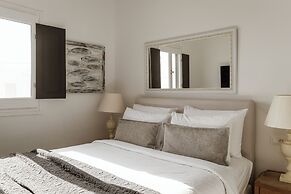 Aqua Luxury Suites