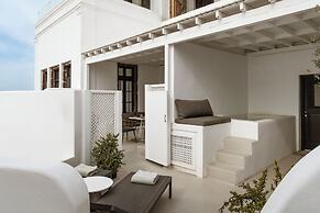 Aqua Luxury Suites