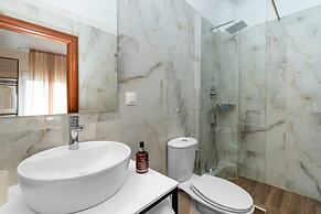 Stratos Hotel