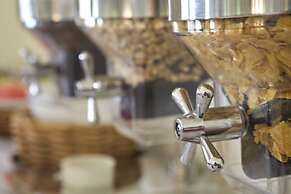 Stratos Hotel