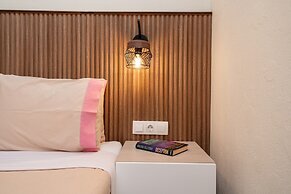 Stratos Hotel