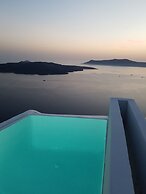 Adamant Suites