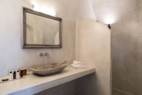 Adamant Suites