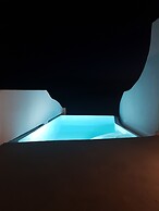 Adamant Suites