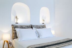 Adamant Suites