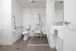 MainStay Suites Mackay