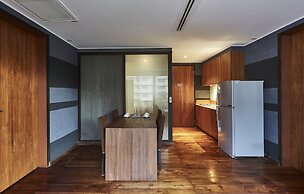 LUXX Langsuan Hotel