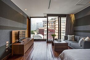 LUXX Langsuan Hotel