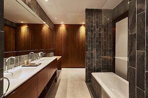 LUXX Langsuan Hotel